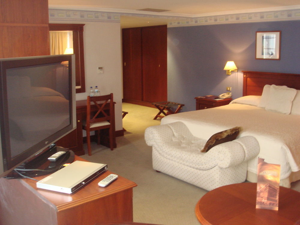Hotel Emperador Ambato Luaran gambar