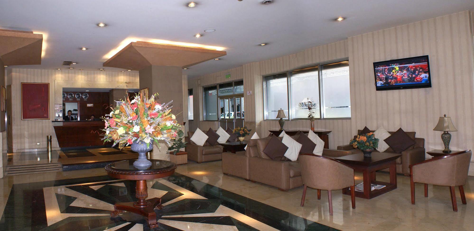 Hotel Emperador Ambato Luaran gambar