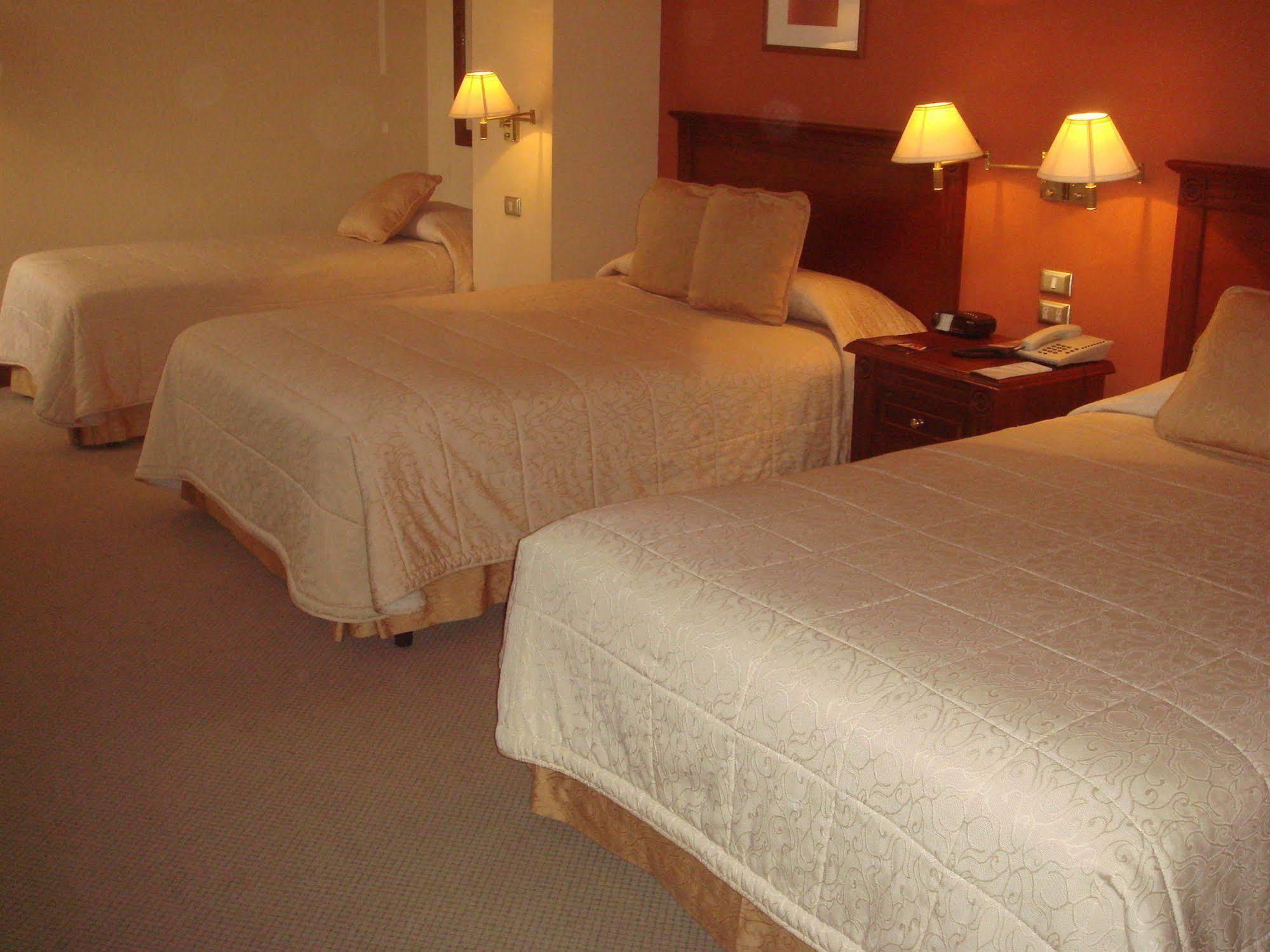 Hotel Emperador Ambato Luaran gambar